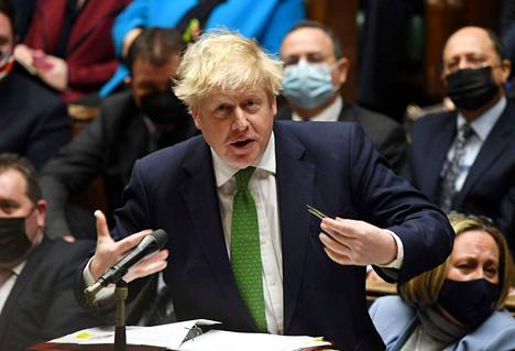 Britannian pääministeri Boris Johnson perusteli koronarajoituksista luopumista sillä, että asiantuntijoiden mukaan suurin tautipiikki on nyt maassa koettu.