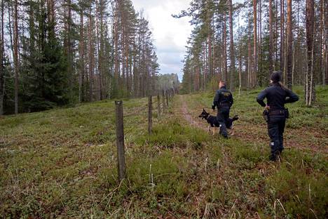 Rajavartijat partioivat Suomen ja Venäjän raja-alueella Varpaanlahden rajavalvonta-alueella Imatralla viime vuoden marraskuussa. 