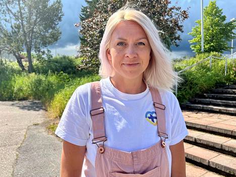 Alina Koshkina on ehtinyt olla Jämsässä ollessaan jo monessa mukana. Kotimaassaan hän oli töissä Epicentr-ketjun tavaratalossa osastopäällikkönä, Jämsässä töitä on löytynyt tulkkina ja apuopettajana.