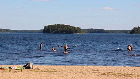 Uimavedet kutsuvat Suomen suvessa. Uimataito on tärkeää.