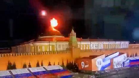 Venäjä kertoi 3. toukokuuta, että Moskovan Kremliin kohdistui lennokki-isku. Venäjä väitti tuoreeltaan, että iskun tavoitteena olisi ollut salamurhata presidentti Vladimir Putin. Kuvakaappaus videolta näyttää väitetyn räjähdyksen.