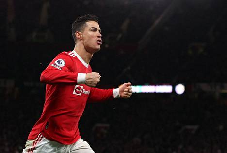 Cristiano Ronaldo ratkaisi voiton kolmella maalillaan Tottenhamia vastaan.