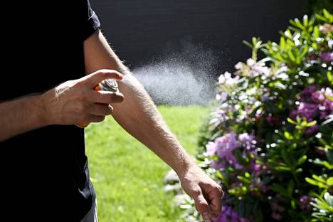 Hyönteiskarkottimet- ja myrkyt kuuluvat monen kesään.