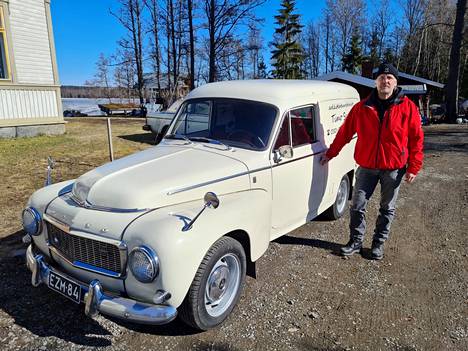 Timo Savola ja vuoden 1968 Volvo Duett nähdään vanhojen ajoneuvojen paraatissa vappuna Sastamalassa.
