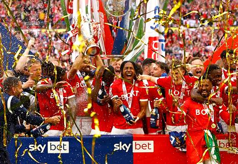 Nottingham Forest juhli Wembleyllä kauan kaivattua nousua takaisin Valioliigaan.