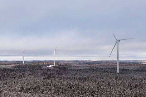 Kuva Urjalan tuulivoimalasta vuodelta 2022.