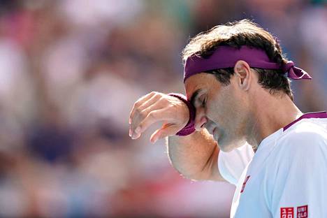 Roger Federer nousi vaikeuksien kautta voittoon. 