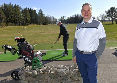 Rauma Golfin uusi puheenjohtaja Harri Natunen on itsekin innokas golfin harrastaja.