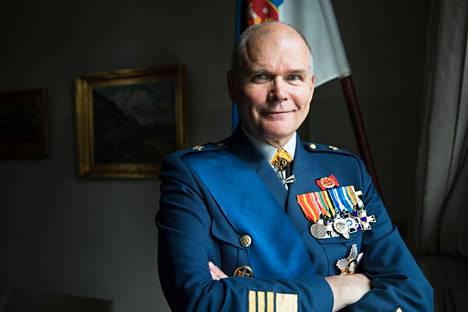 Puolustusvoimien entiseltä komentajalta Jarmo Lindbergiltä painava lausunto  Aamulehdelle: Olisi hyvä, jos Suomi liittyisi Natoon - Uutiset - Aamulehti