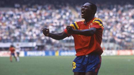 Kolumbian kultaiseen pelaajasukupolveen kuulunut Freddy Rincón tuulettaa kuvassa maalia, josta hänet muistetaan parhaiten. 1–1-tasoitus lisäajalla Länsi-Saksan verkkoon jalkapallon MM-kisoissa 1990 vei Kolumbian neljännesvälieriin.