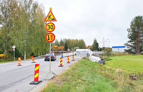 Rauhalantienristeyksen olevan sillan kansieristeet uusitaan ja sillan betonirakenteita korjataan Vaasantiellä Keuruulla.