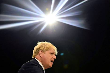 Boris Johnson voitti epäluottamusäänestyksen niukasti.