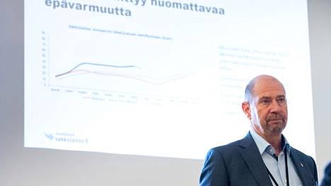 Tampereen Energian toimitusjohtaja Jussi Laitinen irrotti yhtiön sähkön vähittäismyynnistä. Yhtiö keskittyy jakeluun ja kaukolämpöön. Kuva on vuoden 2022 syksyltä, jolloin sähkömarkkinat olivat hankalat.
