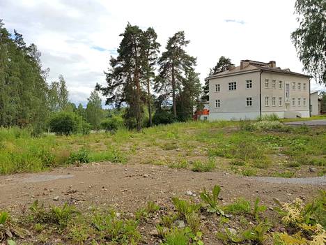 Vanha kunnalliskoti näyttää komealta. Tonteille tulevien pientalojen terassit ja patiot täytyy rakentaa Heikkilänkadun puolelle tai rakennuksen päätyyn.