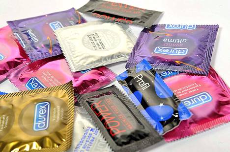 Kondomi suojaa klamydiatartunnalta oikein käytettynä.