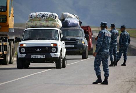 Ihmisiä pakeni Vuoristo-Karabahin alueelta Armeniaan 29. syyskuuta.