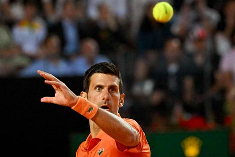 Miesten tenniksen maailmanlistan ykkönen Novak Djokovic voitti Norjan Casper Ruudin Roomassa erin 6–4, 6–3.