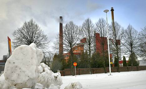 Yksi Rauman Biovoiman polttokattiloista tulee tiensä päähän lähivuosina, ja kaupungin energiayhtiön on mietittävä omalta osaltaan, miten kaukolämmön saanti varmistetaan. KUVA: Juha Sinisalo