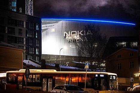 Nokia-areenan ensimmäinen valokyltti asennettiin paikalleen keskiviikkona. Nokia-sanan kirjaimet ovat kaksi metriä korkeita ja areena-sanan kirjaimet 1,6 metriä korkeita. 