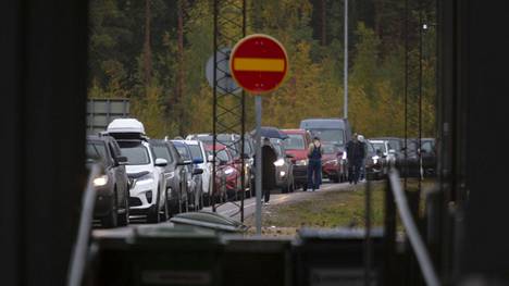 Venäjältä saapuneet autoilijat jonottivat Vaalimaan raja-asemalla 30. syyskuuta.