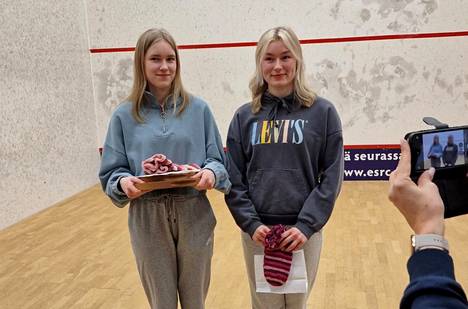 Siskokset Kamilla (vasemmalla) ja Jemina Stengård kohtasivat toisensa loppuottelussa.