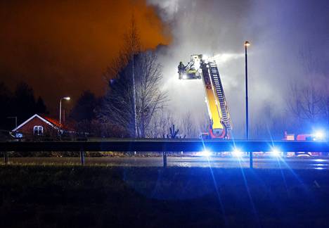 Pelastuslaitos sammutti tulipaloa kaksi kuukautta sitten Porin Toejoen Itäpitkäkadulla. Satakunnan pelastuslaitoksen yksittäisistä hälytystehtävistä kasvoivat viime vuonna eniten liikenneonnettomuudet.