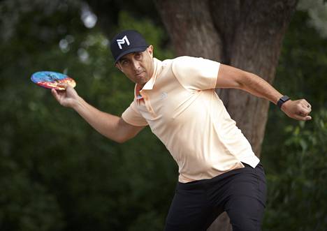Paul McBeth kilpailee tällä viikolla Nokialla frisbeegolfissa. Hän otti tuntumaa Nokian rataan.