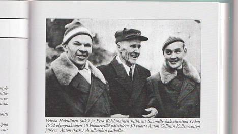 Eero Kolehmainen, Anton Collin ja Veikko Hakulinen yhteiskuvassa vuoden 1952 olympiakisojen 50 kilometrin kisan jälkeen. Kuva on skannattu Lauri Järvisen kirjasta 