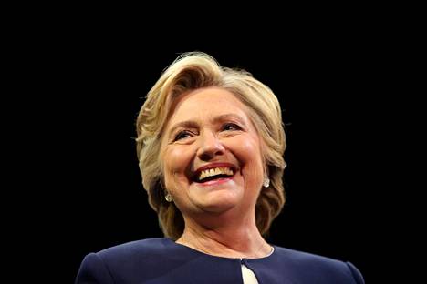 Yhdysvaltain entiseltä ulkoministeri Hillary Clinton kuvattuna varainkeruukampanjassa San Fransicossa vuonna 2016. 