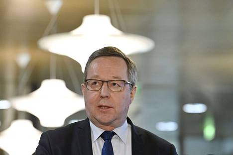 Elinkeinoministeri Mika Lintilä kertoi päätöksistä medialle työryhmän kokouksen jälkeen.