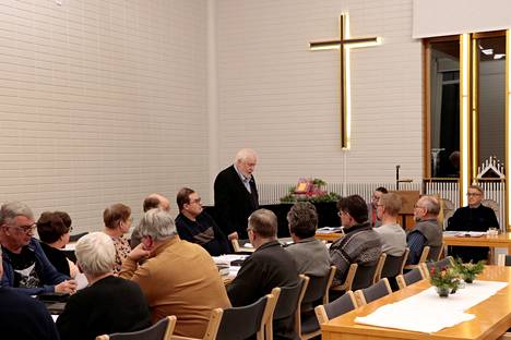Kokous oli nykyisen kirkkovaltuuston viimeinen. Harri Kivenmaa kehui puheenvuorossaan ensi vuoden talousarviota, joka on hänen mielestään ”yllättävän hyvä”.