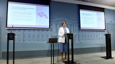 Työministeri Tuula Haatainen kertoi pohjoismaisesta työvoimapalvelumallista tiedotustilaisuudessa Helsingissä 7. lokakuuta.