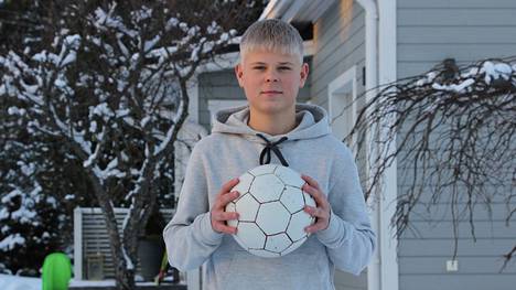 Valtteri Lehtomäki lähti elämänsä ensimmäisiin jalkapalloharjoituksiin 3-4-vuotiaana isoveljensä perässä Valkeakosken nappulaliigassa. Ilveksessä hän on pelannut vuodesta 2016 alkaen. Palloliitossa maajoukkuetoiminta alkaa 14-vuotiaana, ja Lehtomäki valittiin mukaan vuoden ensimmäiselle maajoukkueleirille.