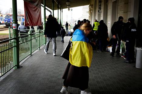 Ukrainalaisia pakolaisia saapui rautatieasemalle 3. maaliskuuta 2022 Przemyslissa Puolassa.