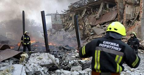 Dnipron kaupunkia pommitettiin perjantaiaamuna. Räjähdyksissä syttyi useita tulipaloja, joita Ukrainan pelastuslaitoksen työntekijät sammuttivat 11. maaliskuuta. Ainakin yksi on kuollut Dnipron pommituksissa.