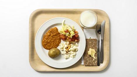 Kuoriperunoista ei Tampereen kouluissa juuri valitusta kuulu, mutta kasvisruokaa sen sijaan arvostelee moni lukija. Kysymyksissä toistui usein ajatus, mitä hyötyä on tarjota kasvisruokaa kaikille, jos se päätyy hävikkiin. 