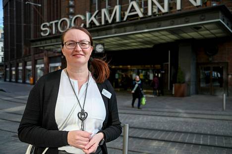 Pirkanmaan yrittäjien uusi toimitusjohtaja Jenni Pöllänen on toiminut aiemmin muun muassa Stockmannin Helsingin tavaratalon johtajana. Hänet valokuvattiin maaliskuussa 2020.