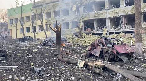 Venäjän pommit tuhosivat Mariupolissa sijaitsevan lasten- ja synnytyssairaalan keskiviikkona 9. maaliskuuta.