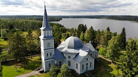 Rautjärven kirkko kuvattuna vuonna 2018.