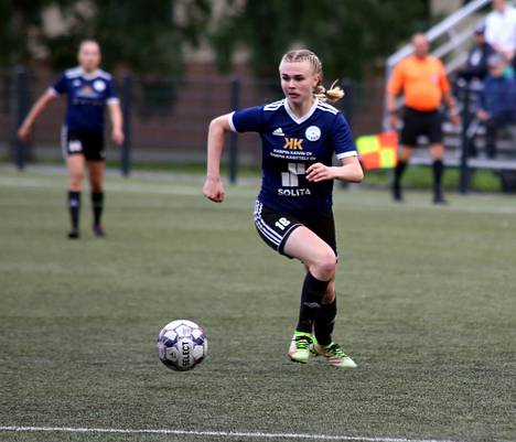 FC Nokian Nea Lehtinen viimeisteli pelin ainoan maalin. Arkistokuva viime kesältä. 