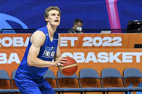 Lauri Markkanen aloittaa Suomen maajoukkueen kanssa koripallon EM-kisat Prahassa perjantaina. NBA:ssa hän edustaa ensi kaudella Utahia.