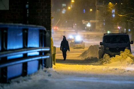 Lumipyry ja vaikeat ajokelit jatkuvat maan eteläosissa - Kotimaa - Aamulehti