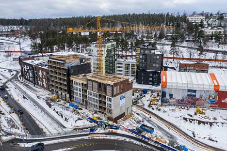 Tampereen, Helsingin ja Turun keskustoissa asuntojen kauppamäärät kasvoivat 5–10 prosenttia. Tampereella uusia asuntoja on viime aikoina noussut paljon esimerkiksi Santalahteen. Tältä alueella näytti maaliskuussa 2021. 