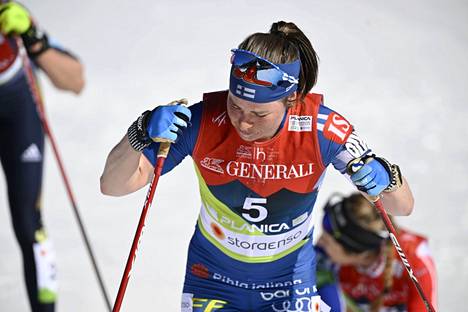 Krista Pärmäkoski keräili itseään rankan 30 kilometrin kisan jälkeen.
