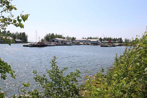 Ammattikalastajien käyttöön aikoinaan rakennettua Kasalan kalasatamaa ollaan kehittämässä matkailukäyttöön.