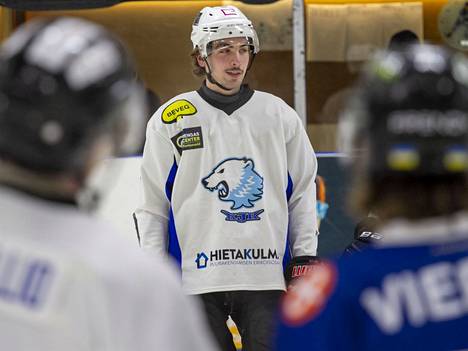 Eetu Rajakallio on kuulunut KJK:n tärkeimpiin pelaajiin kuluneen kauden aikana. Kankaanpääläisjoukkue kohtasi kauden viimeisessä ottelussa VaPS Hockeyn Sastamalan Vammalasta. 