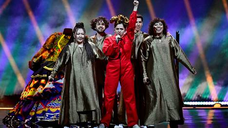 Venäjän euroviisuedustaja Maniža esiintyi Rotterdamissa Euroviisujen finaalissa keväällä 2021.