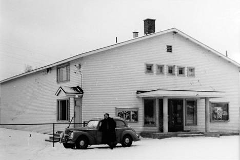Kauvatsan elokuvateatteri rakennettiin vuonna 1951 osittain entisen työväentalon tontille, lähelle Kauvatsan rautatieasemaa.