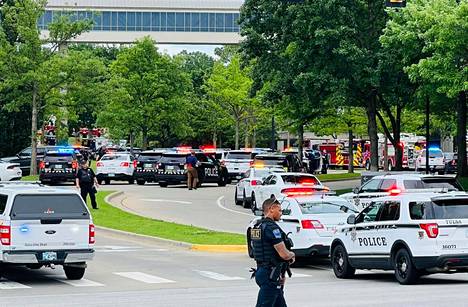 Ainakin viisi ihmistä on kuollut joukkoampumisessa Yhdysvalloissa Tulsan kaupungissa. Epäilty ampuja on yksi menehtyneistä.