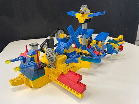 Tulevaisuuden hinaaja. Tältä näytti Jarkko Wellingin rakentama maailmanmestaruuden tuonut laiva 1984. Helposti hienompi – tai ainakin paljon nostalgisempi – kuin Lego Masterissa nähdyt kilpailijoiden työt. Silloin Legotkin olivat vielä Legoja. Kaikki piti keksiä ja rakentaa itse – toisin kuin nykyään valmiiksi kokoajille muotoillut ja koottavaksi tarjoiltavat Lego-elementit.